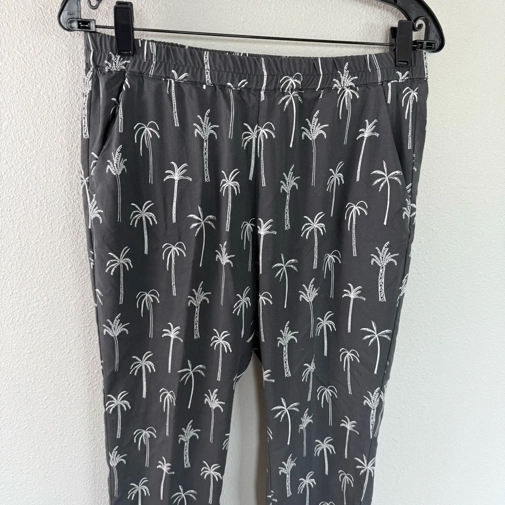 NWOT Marine Layer Allison Palm Print Casual Pant Women’s Size Medium Grey
